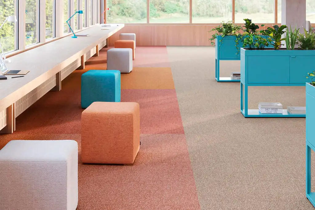 Moqueta en losetas en coworking