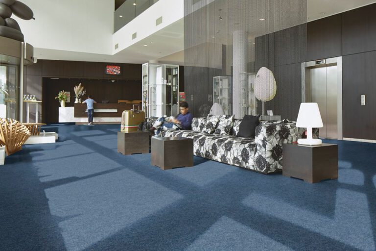 Moqueta Alfombra Antideslizante para Carga Homologada - Rollo de 5 m - Ancho 250 mm. - 8 mm. de Espesor Homologada DIN EN ISO 1798